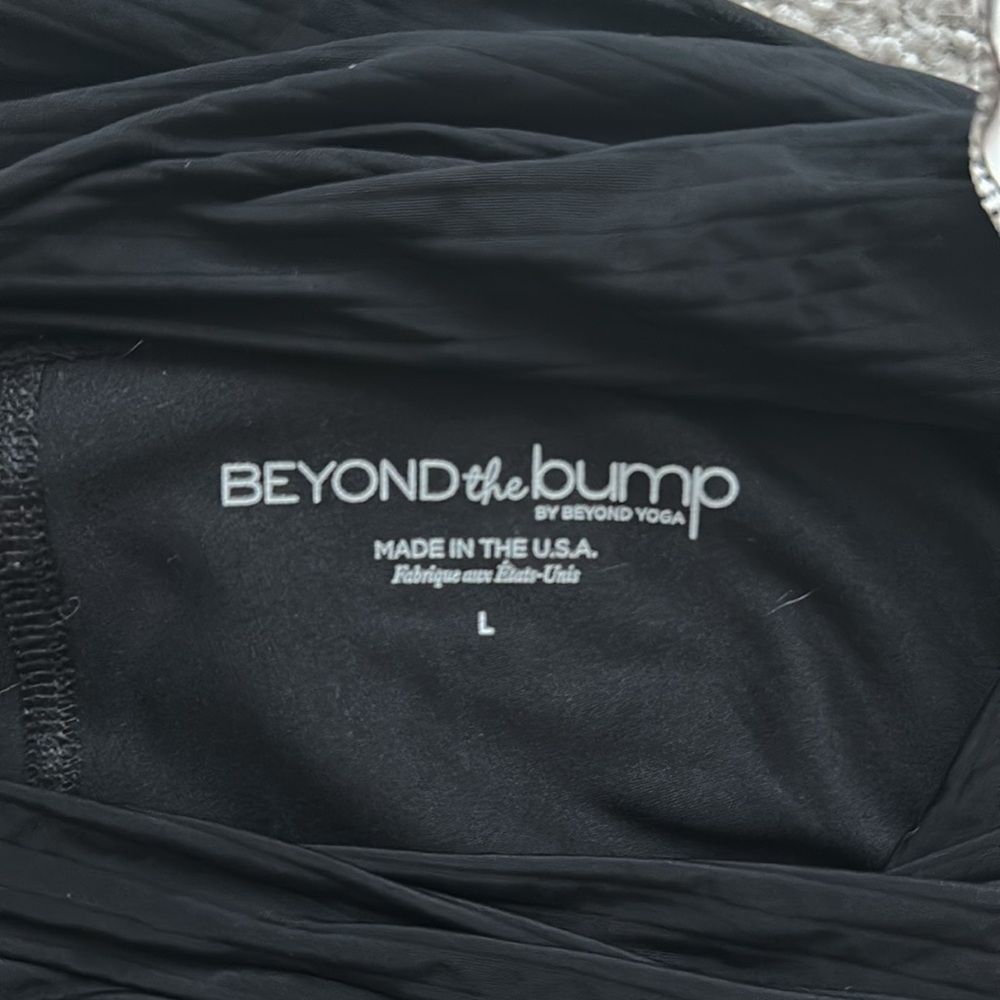 Beyond Yoga Maternity Leggings with hearts Large - Picture 6 of 7